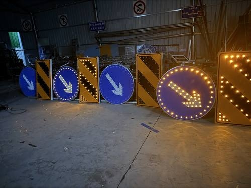 沧州沧州河南太阳能自发光交通路标牌厂家